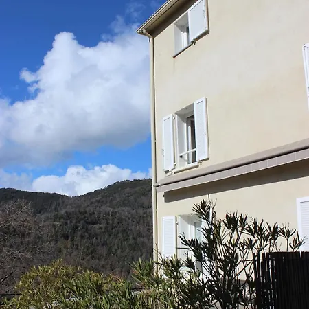 Village House * Felce
